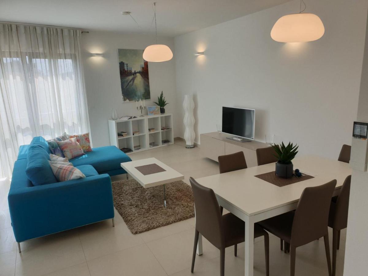 Sunset Luxury Apartment ロヴィニ エクステリア 写真