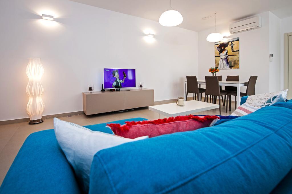 Sunset Luxury Apartment ロヴィニ エクステリア 写真