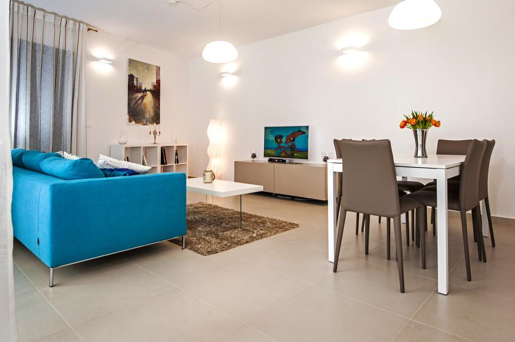 Sunset Luxury Apartment ロヴィニ エクステリア 写真