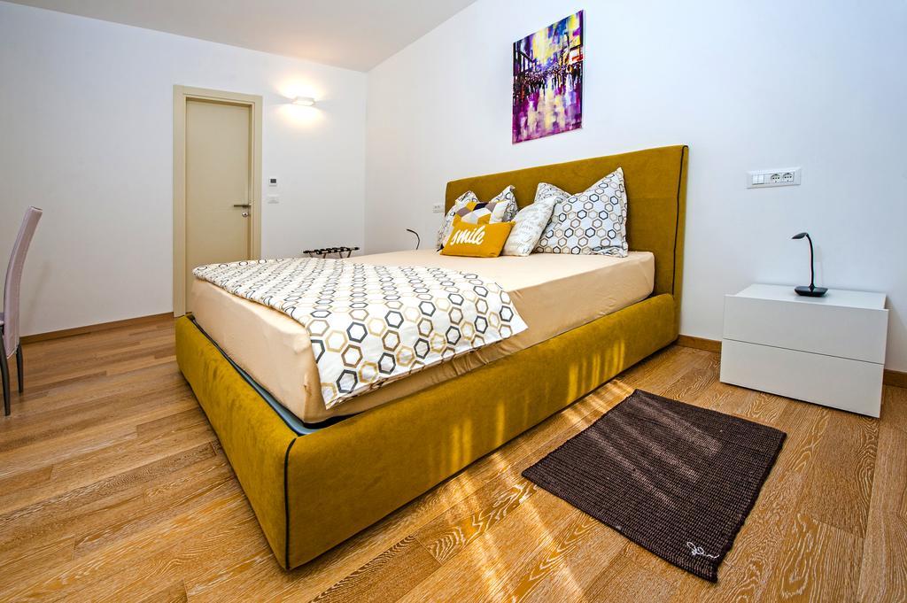Sunset Luxury Apartment ロヴィニ エクステリア 写真