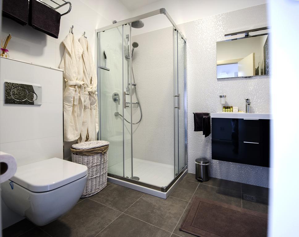 Sunset Luxury Apartment ロヴィニ エクステリア 写真