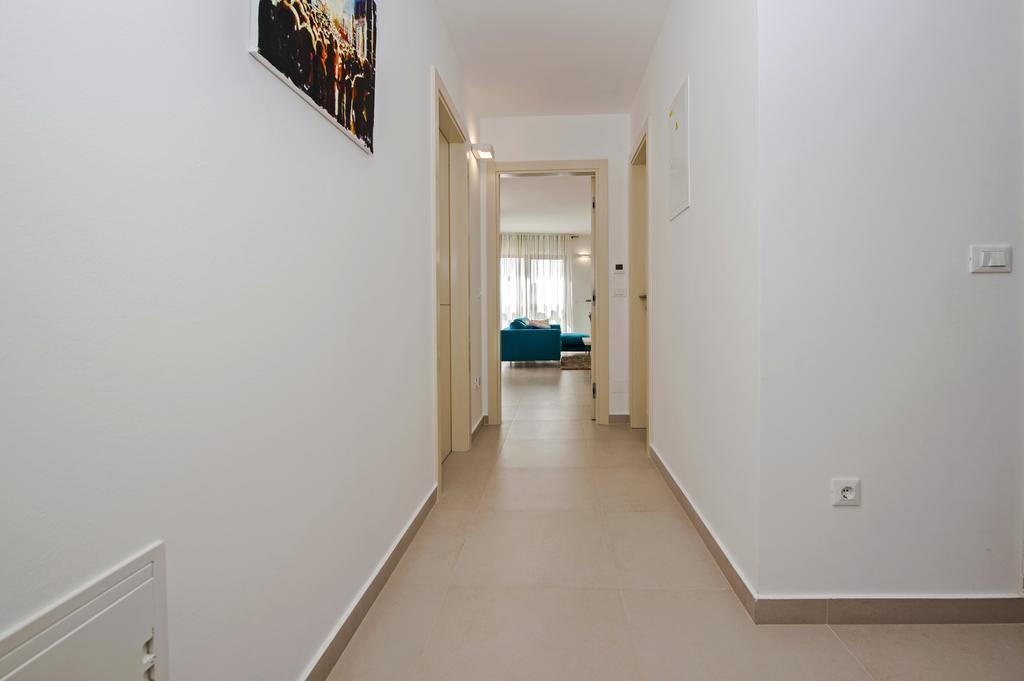 Sunset Luxury Apartment ロヴィニ エクステリア 写真