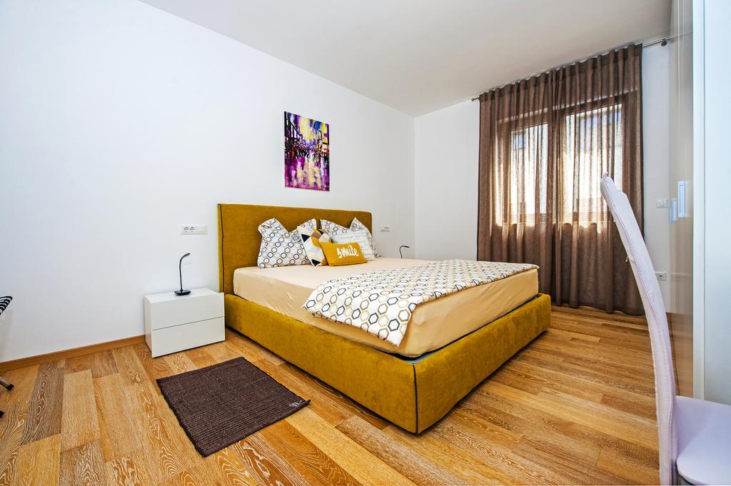 Sunset Luxury Apartment ロヴィニ エクステリア 写真