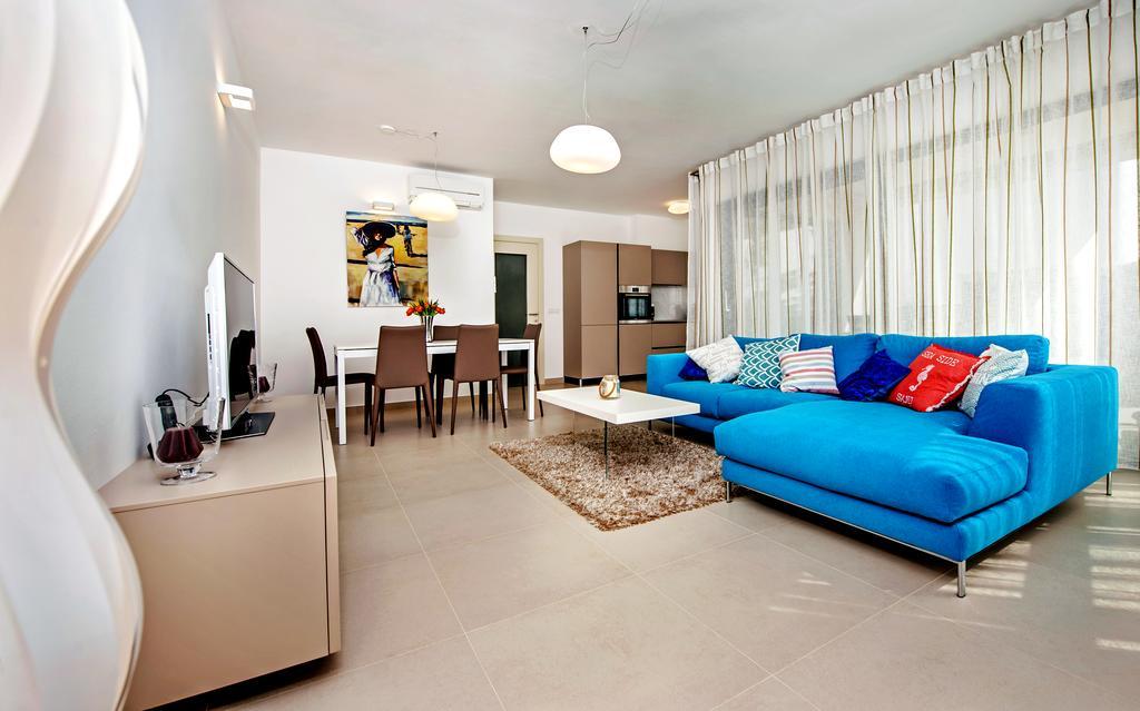 Sunset Luxury Apartment ロヴィニ エクステリア 写真