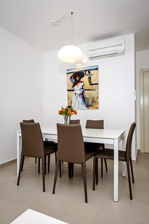 Sunset Luxury Apartment ロヴィニ エクステリア 写真
