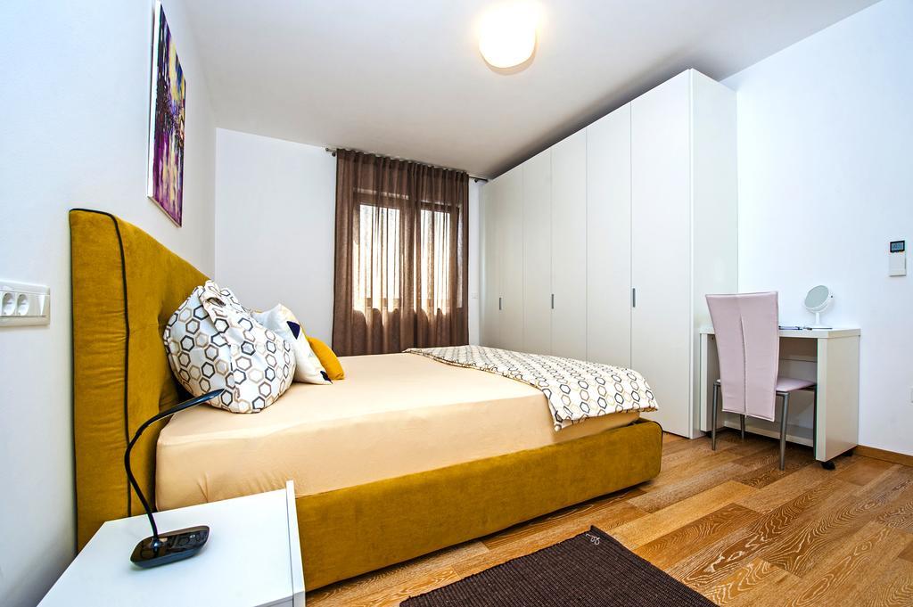 Sunset Luxury Apartment ロヴィニ エクステリア 写真