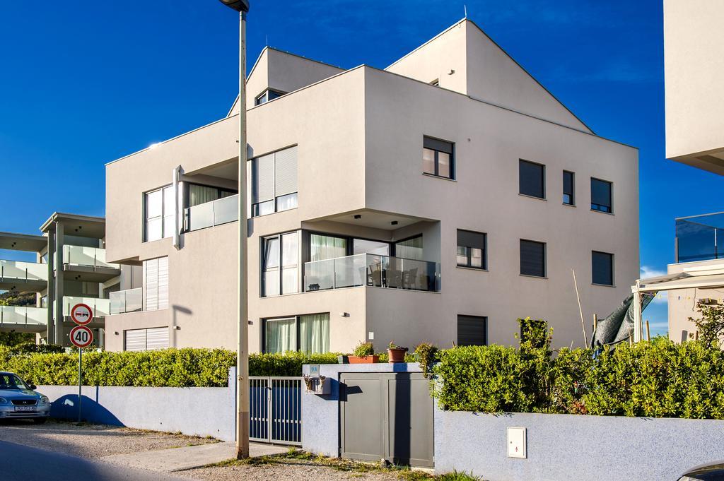 Sunset Luxury Apartment ロヴィニ エクステリア 写真