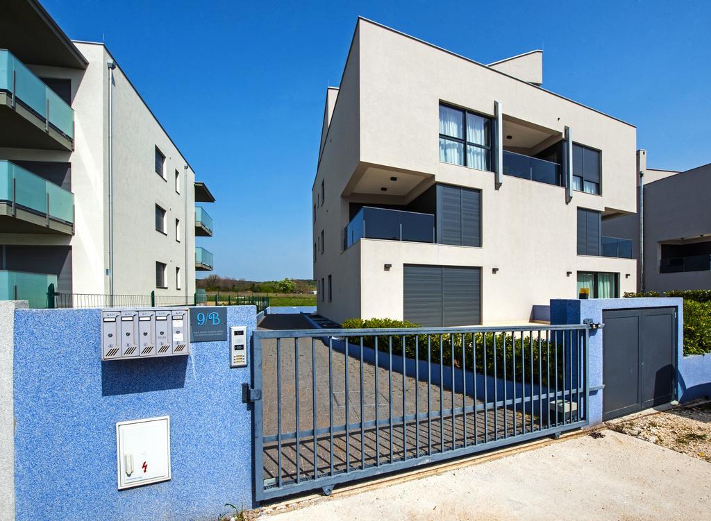 Sunset Luxury Apartment ロヴィニ エクステリア 写真
