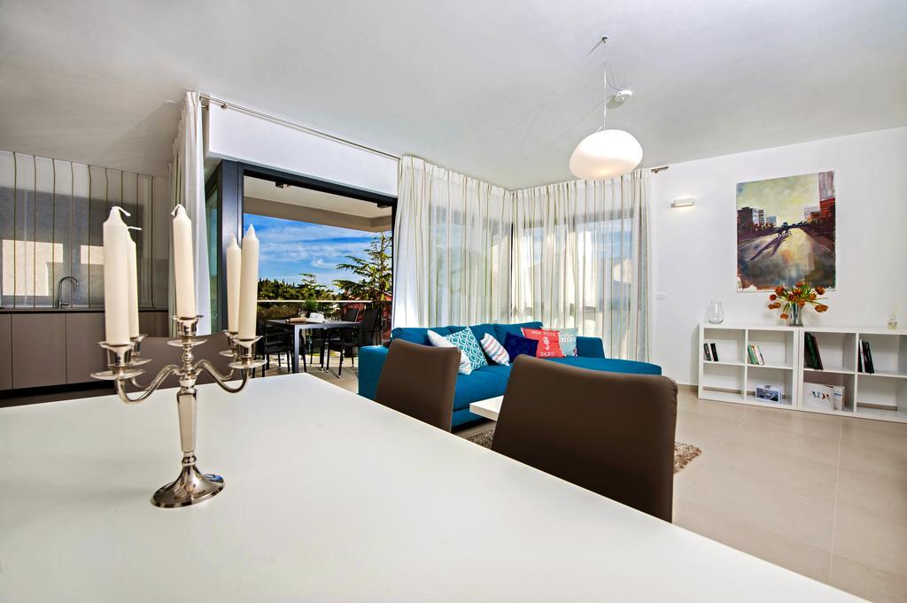 Sunset Luxury Apartment ロヴィニ エクステリア 写真