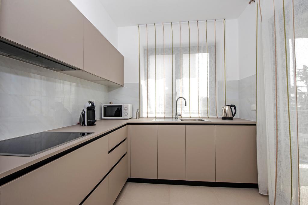 Sunset Luxury Apartment ロヴィニ エクステリア 写真