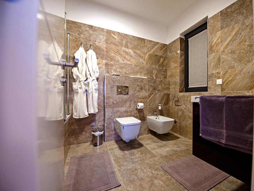 Sunset Luxury Apartment ロヴィニ エクステリア 写真