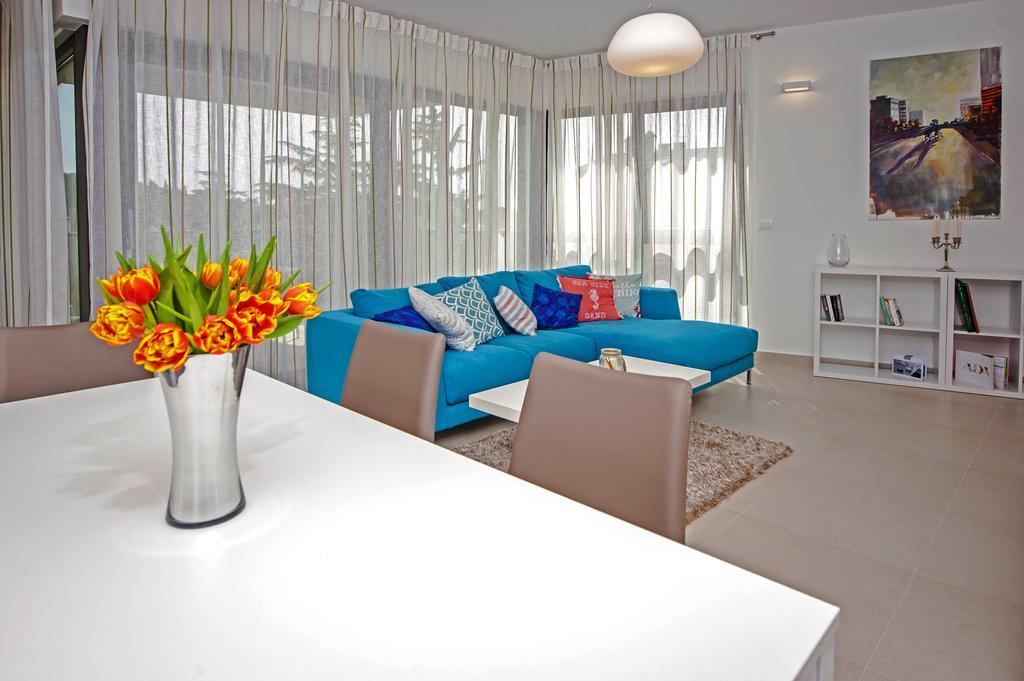 Sunset Luxury Apartment ロヴィニ エクステリア 写真