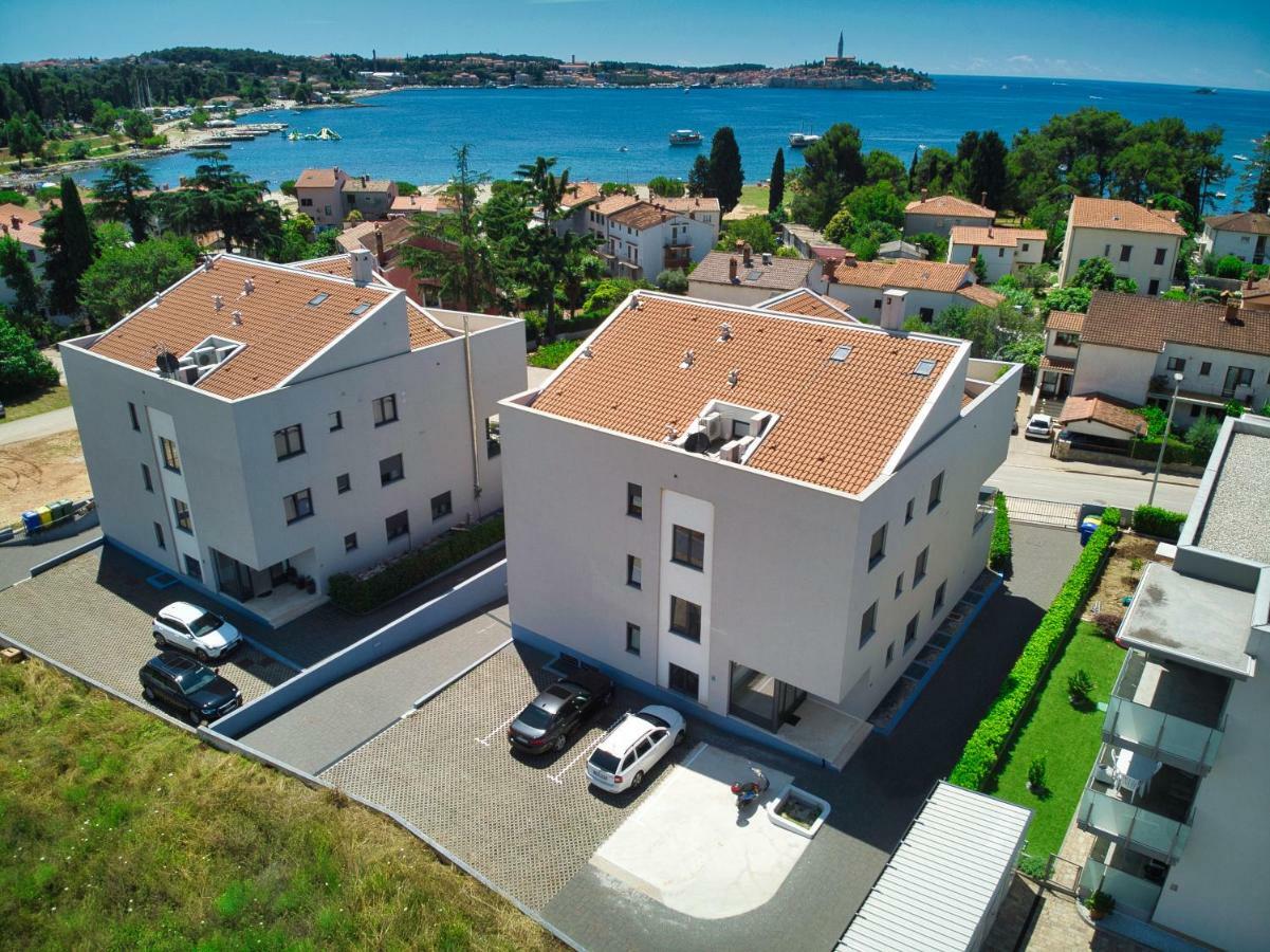Sunset Luxury Apartment ロヴィニ エクステリア 写真